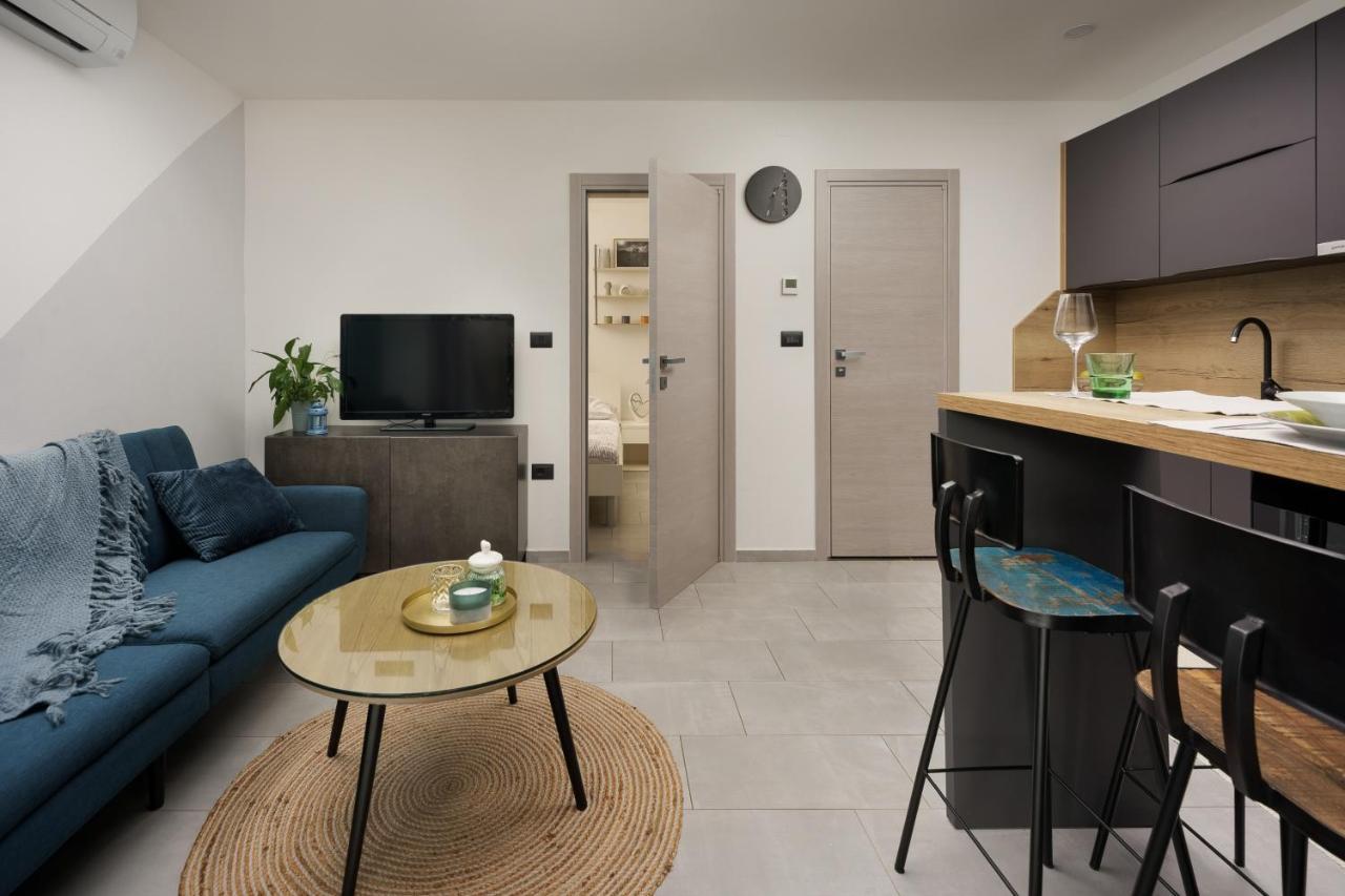 Apartments Elena Tia メドゥリン エクステリア 写真