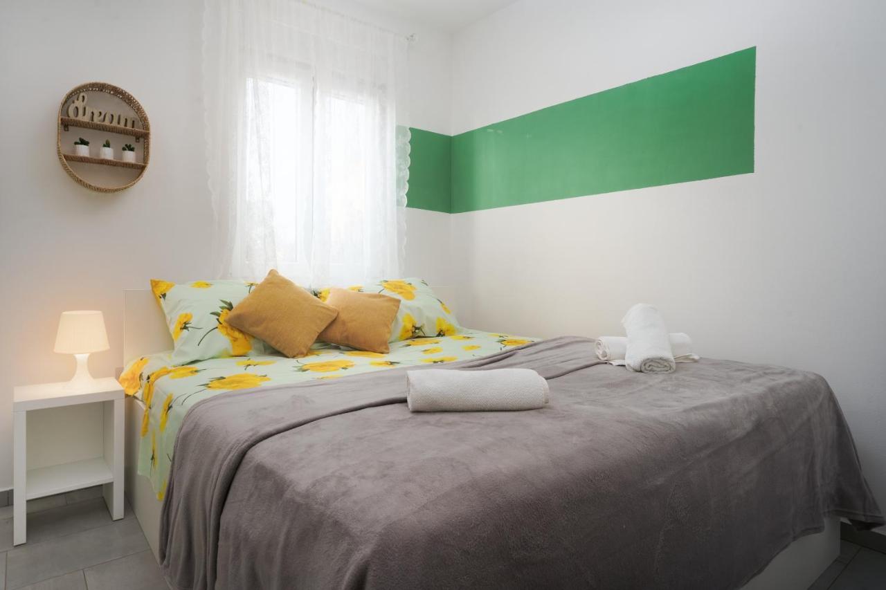 Apartments Elena Tia メドゥリン エクステリア 写真