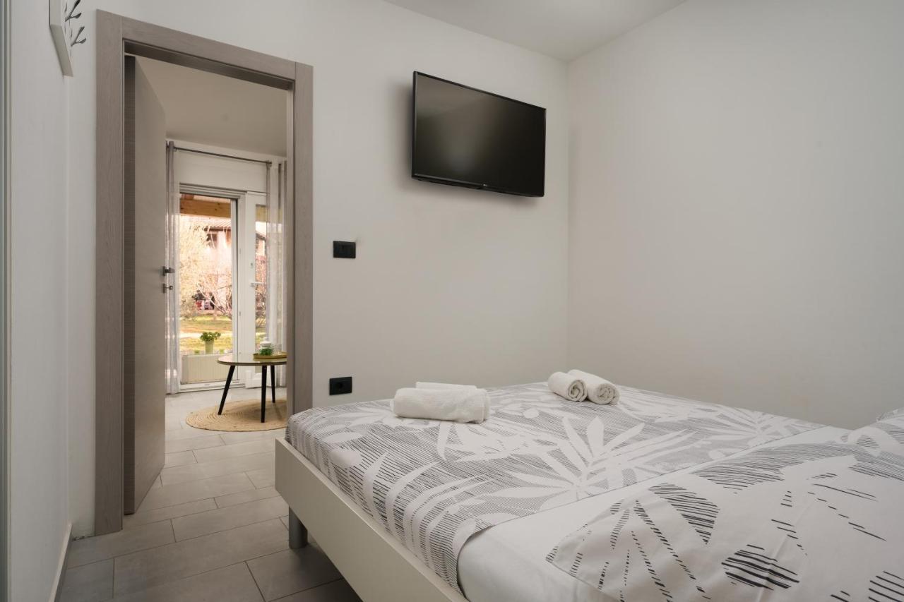 Apartments Elena Tia メドゥリン エクステリア 写真