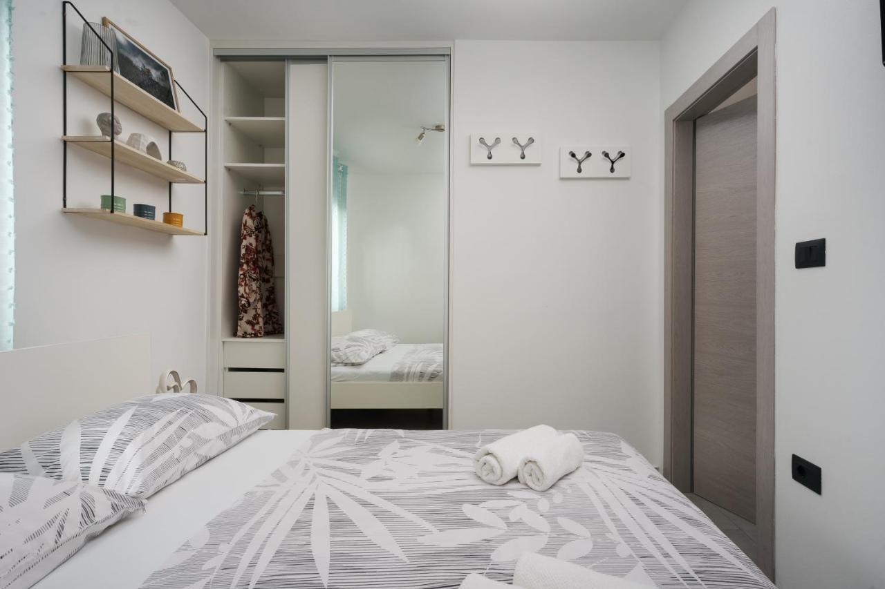 Apartments Elena Tia メドゥリン エクステリア 写真