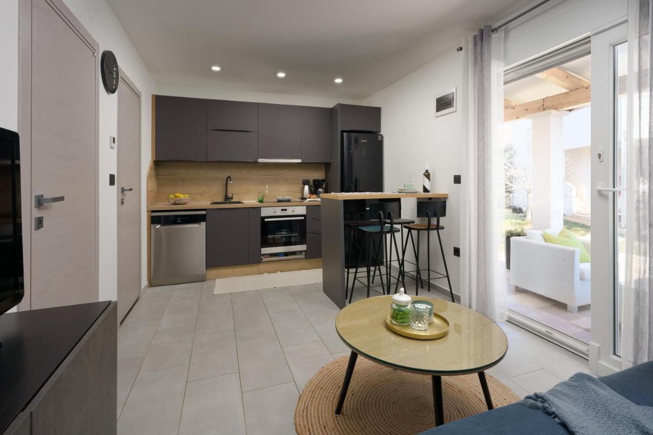 Apartments Elena Tia メドゥリン エクステリア 写真