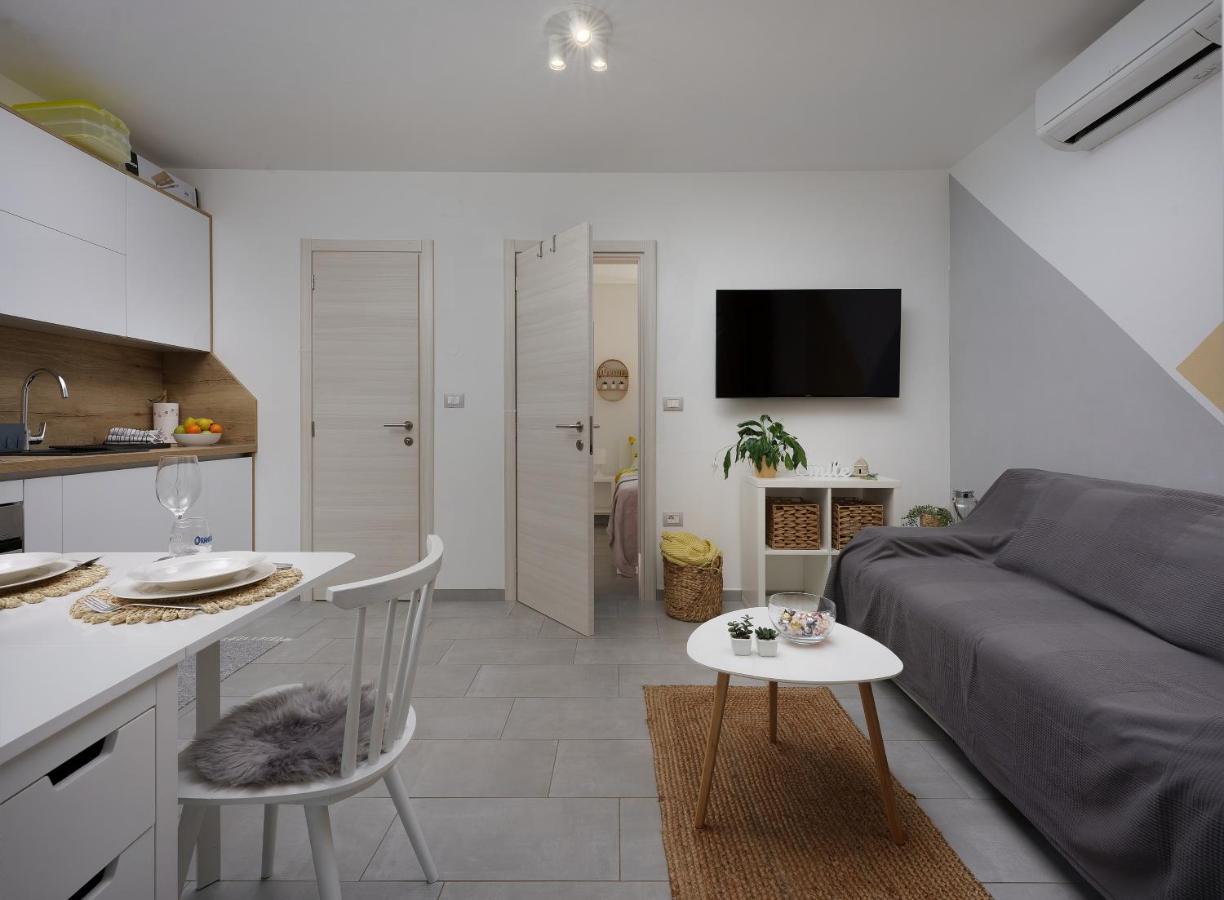Apartments Elena Tia メドゥリン エクステリア 写真